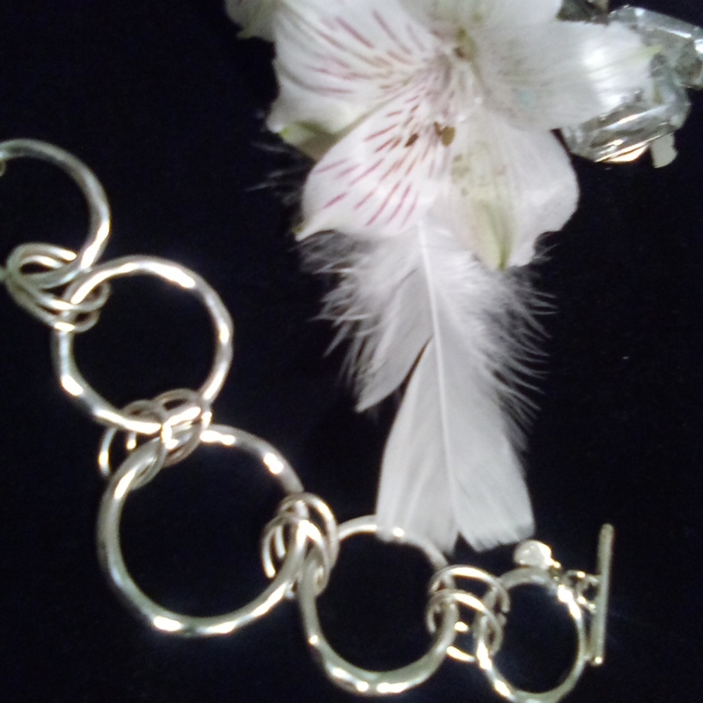 Hammered Silver Tone Circle Hoops Toggle Bracelet